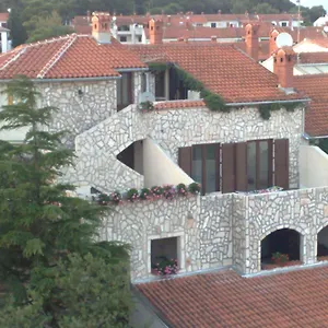 Collins Apartman